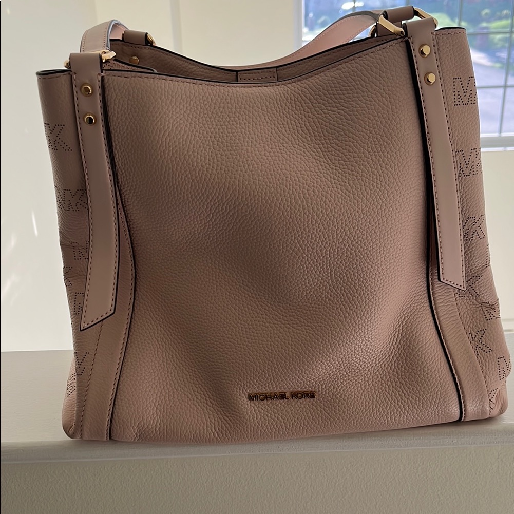 Michael Kors Pink Shoulder Bag Elegant Design
